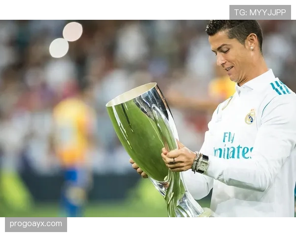 C罗闪耀英超赛场，荣膺金靴称号彰显传奇实力